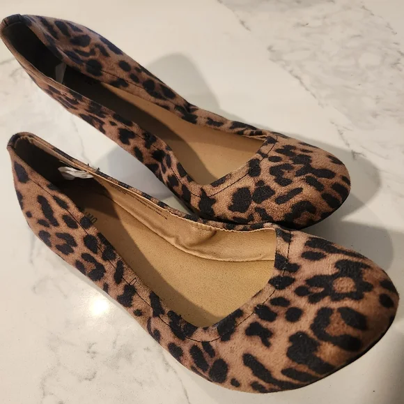 Mossimo leopard flats sales